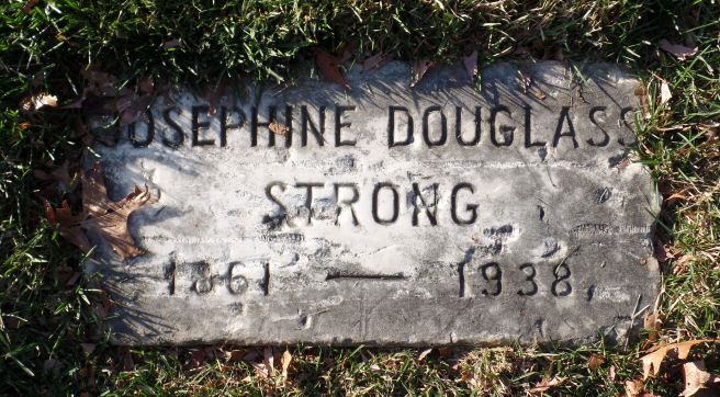 The gravestone for Josephine Douglass Strong in Arlington National Cemetery